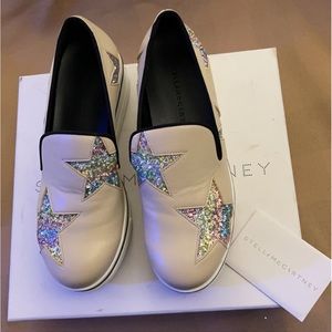 Stella McCartney Binx Slip On Platforms 38 Euro/8 US Khaki w/ 🌈 Sparkle Stars